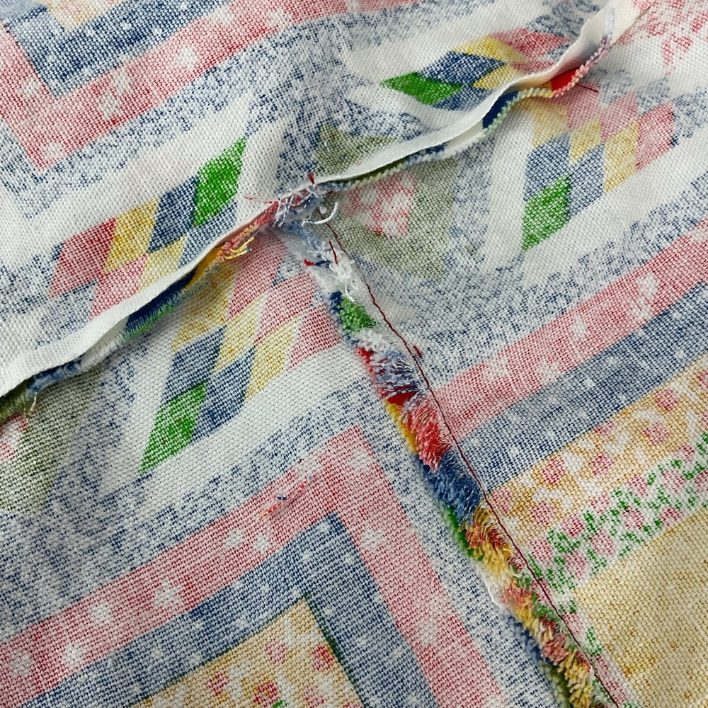 Handmade colorful 70s cheater quilt print round cotton tablecloth 94” x 96” - Picture 4 of 4